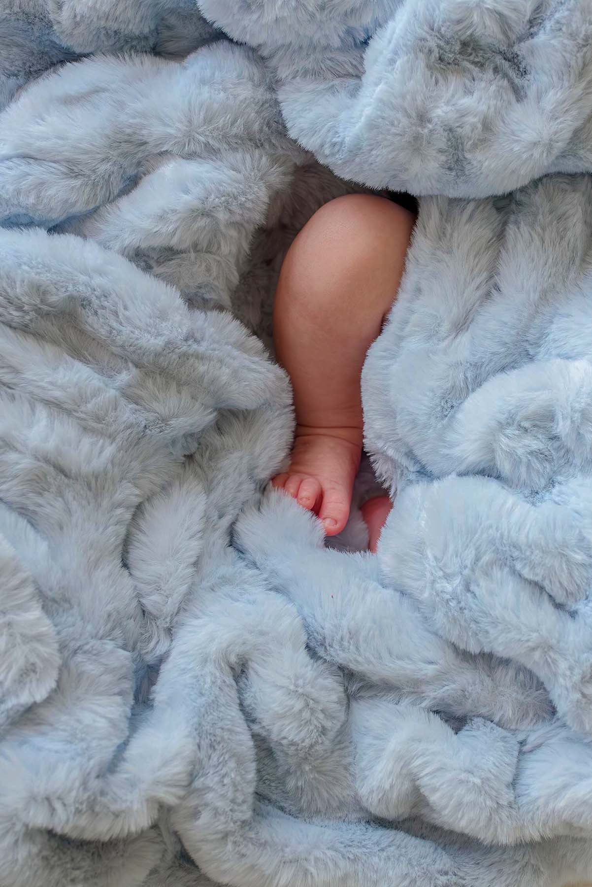 Double-Ruched Faux Fur Blankets - Image 10