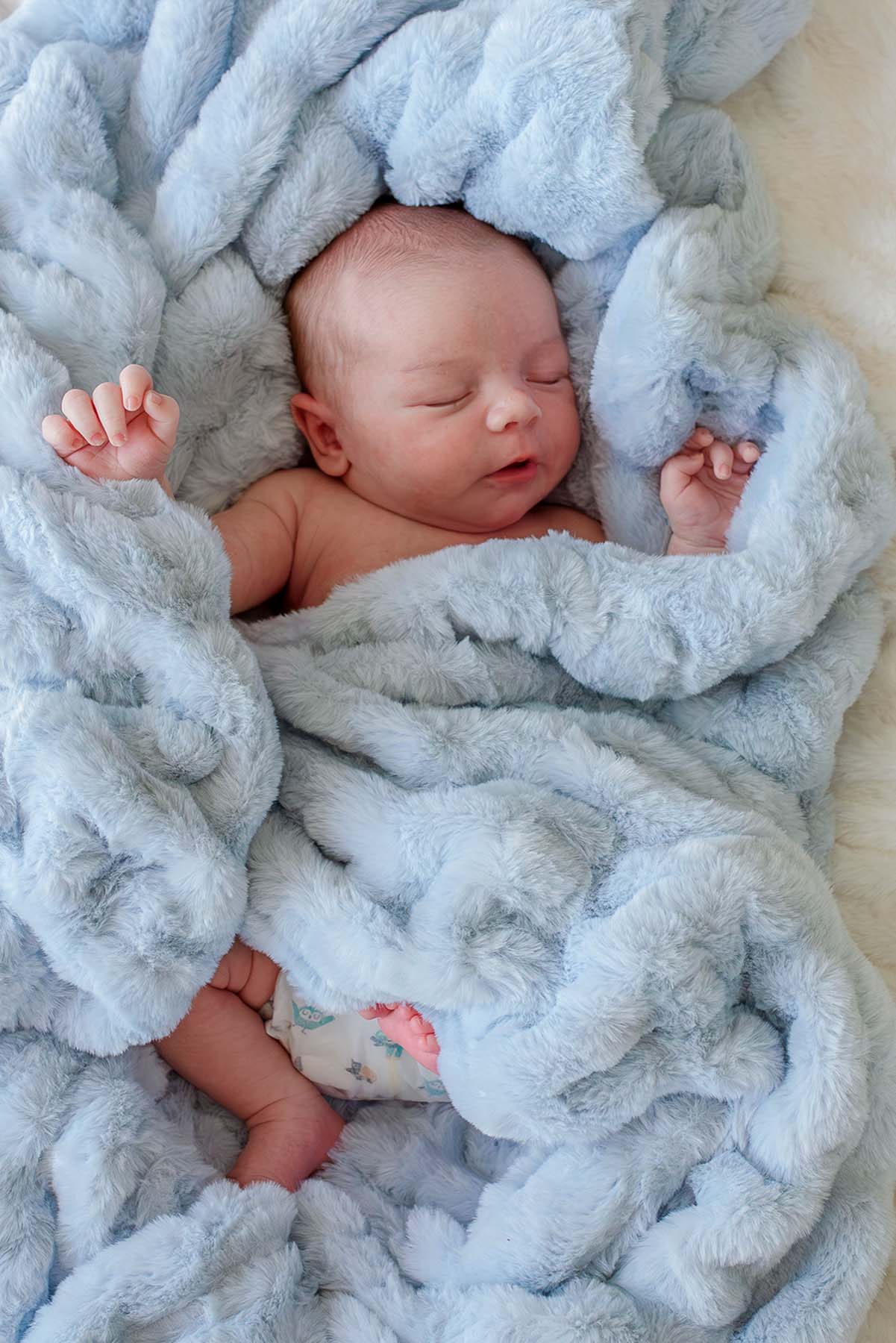 Double-Ruched Faux Fur Blankets - Image 13