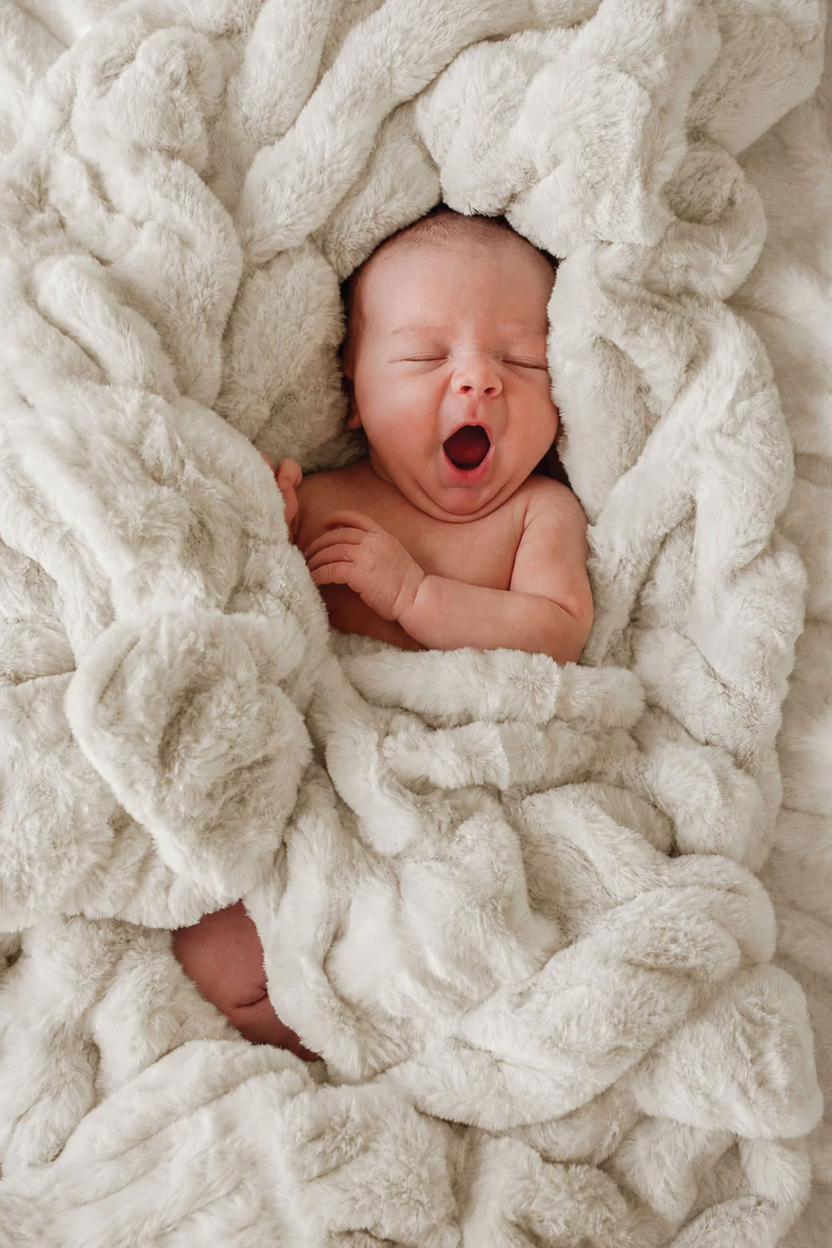 Double-Ruched Faux Fur Blankets - Image 19