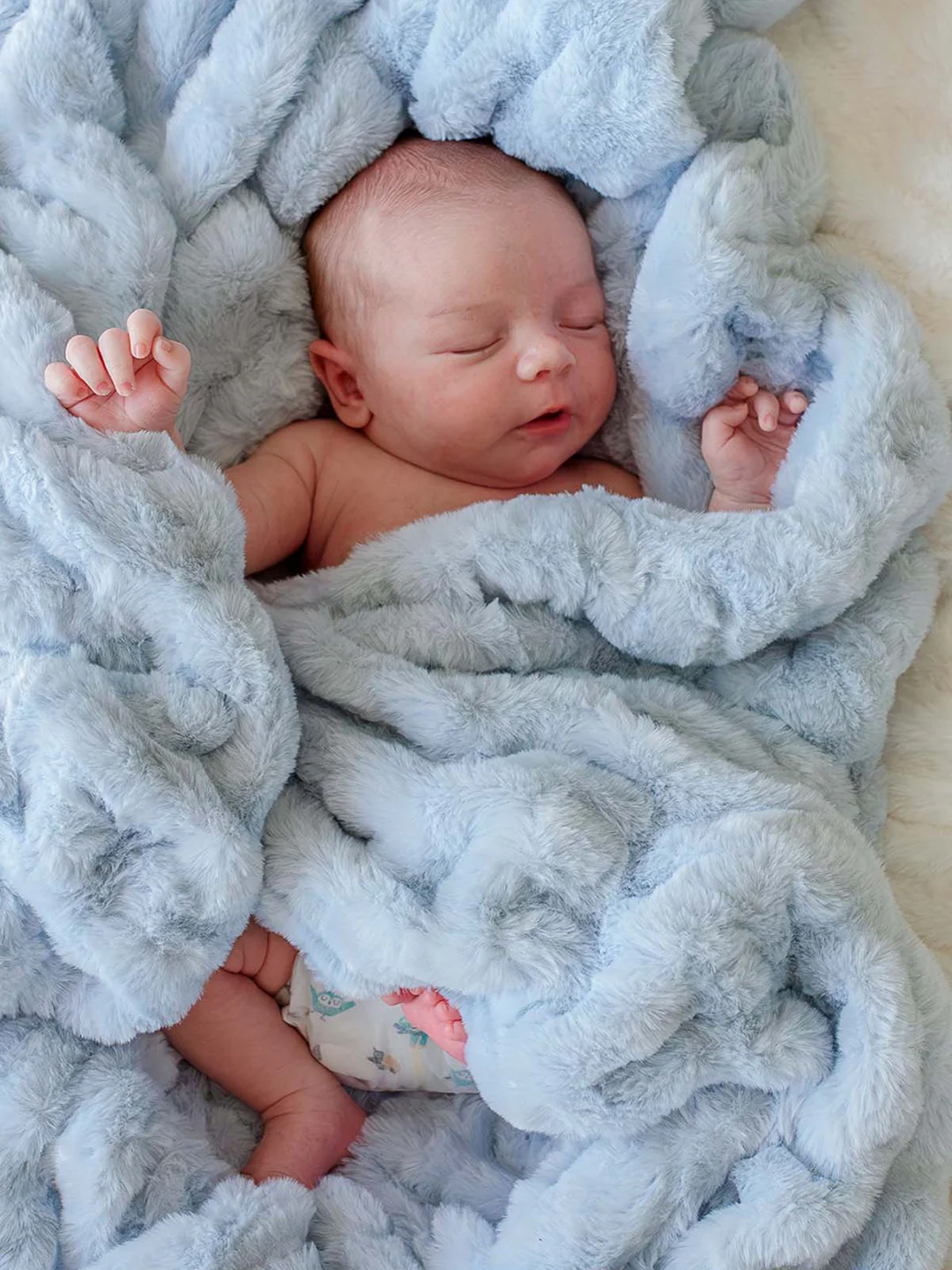 Double-Ruched Faux Fur Blankets - Image 9