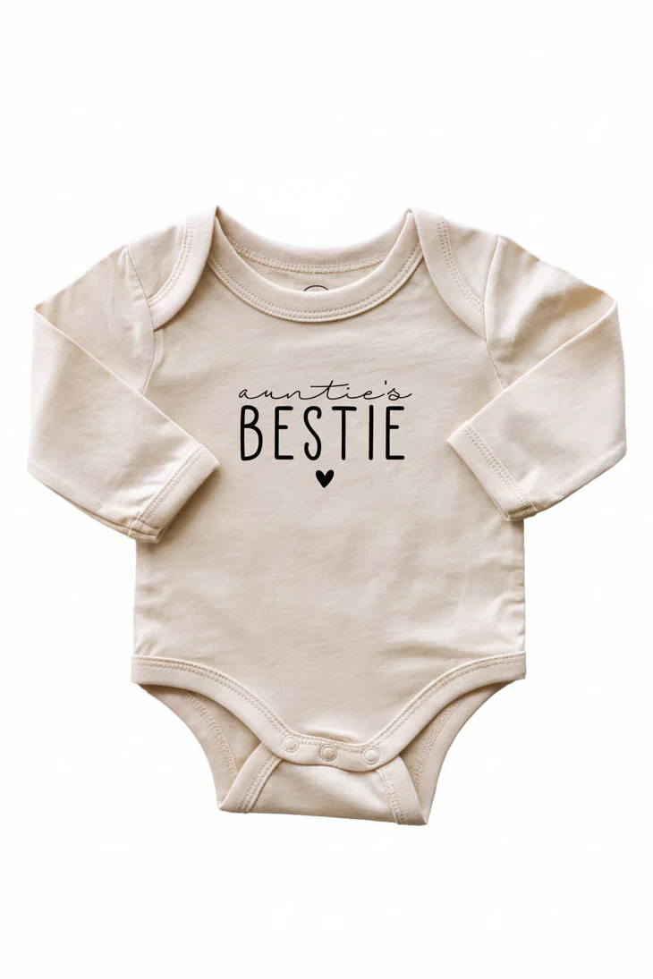Auntie's Bestie Long Sleeve Graphic Bodysuit | Natural